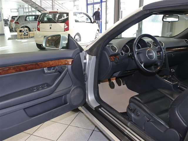Audi A4 Cabrio  bei Hoffmann Automobile in Wolfsburg kaufen und sofort mitnehmen - Bild 9