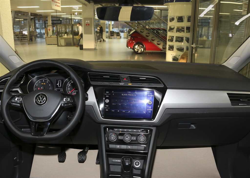 VW Touran  bei Hoffmann Automobile in Wolfsburg kaufen und sofort mitnehmen - Bild 5