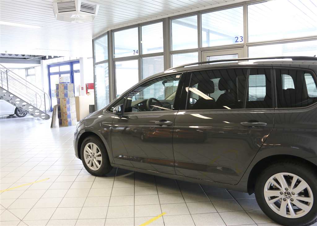 VW Touran  bei Hoffmann Automobile in Wolfsburg kaufen und sofort mitnehmen - Bild 13