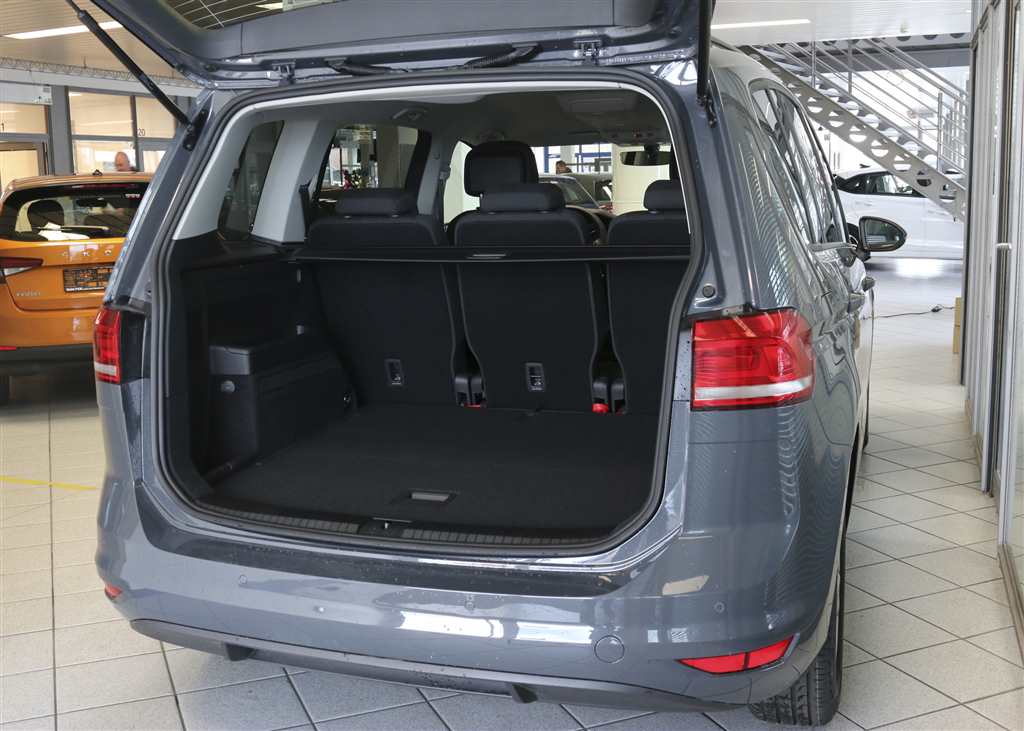 VW Touran  bei Hoffmann Automobile in Wolfsburg kaufen und sofort mitnehmen - Bild 2