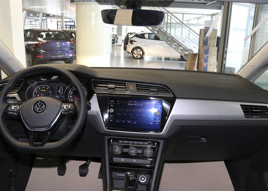 VW Touran  bei Hoffmann Automobile in Wolfsburg kaufen und sofort mitnehmen - Bild 5