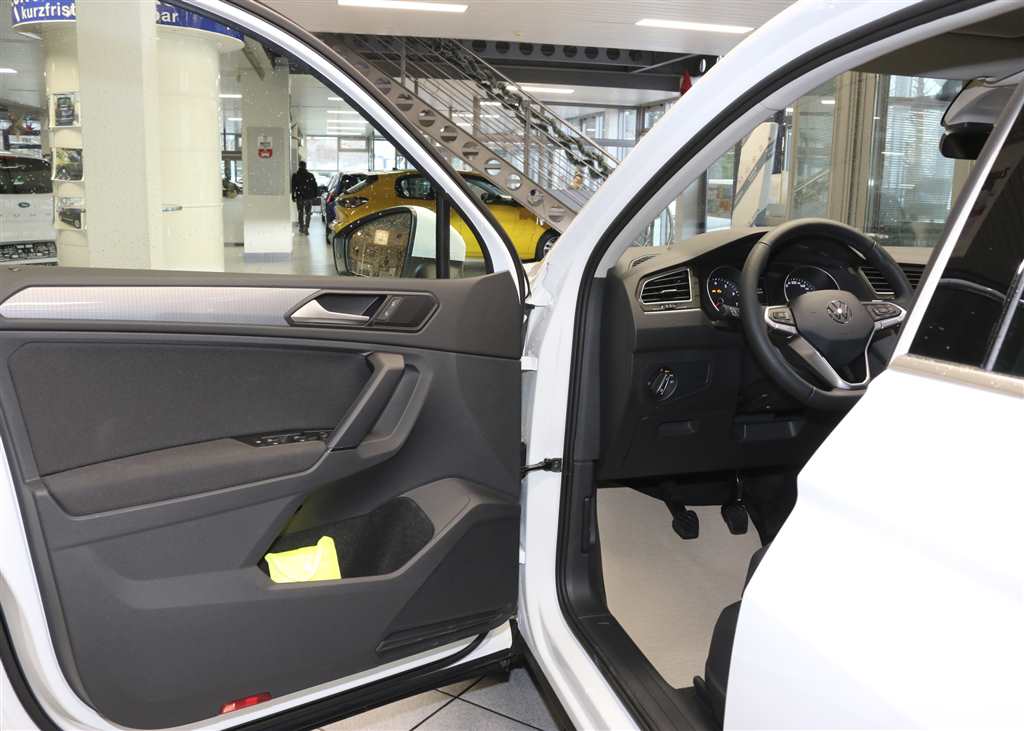 VW Tiguan  bei Hoffmann Automobile in Wolfsburg kaufen und sofort mitnehmen - Bild 12