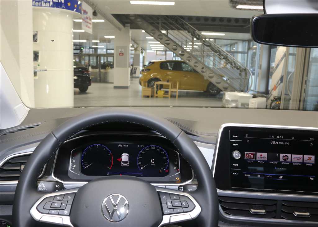 VW T-Roc  bei Hoffmann Automobile in Wolfsburg kaufen und sofort mitnehmen - Bild 9