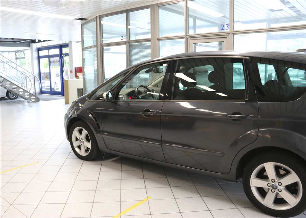 Ford S-Max  bei Hoffmann Automobile in Wolfsburg kaufen und sofort mitnehmen - Bild 12