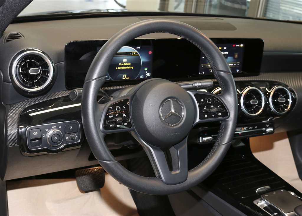Mercedes-Benz A 180  bei Hoffmann Automobile in Wolfsburg kaufen und sofort mitnehmen - Bild 10