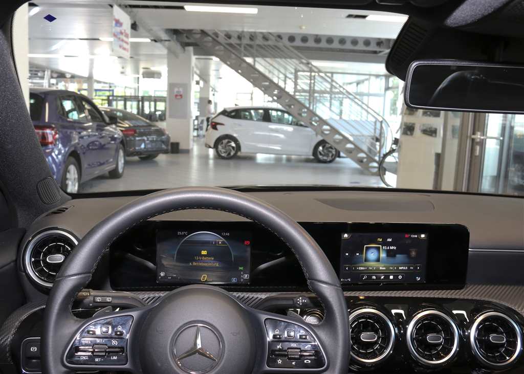 Mercedes-Benz A 180  bei Hoffmann Automobile in Wolfsburg kaufen und sofort mitnehmen - Bild 9