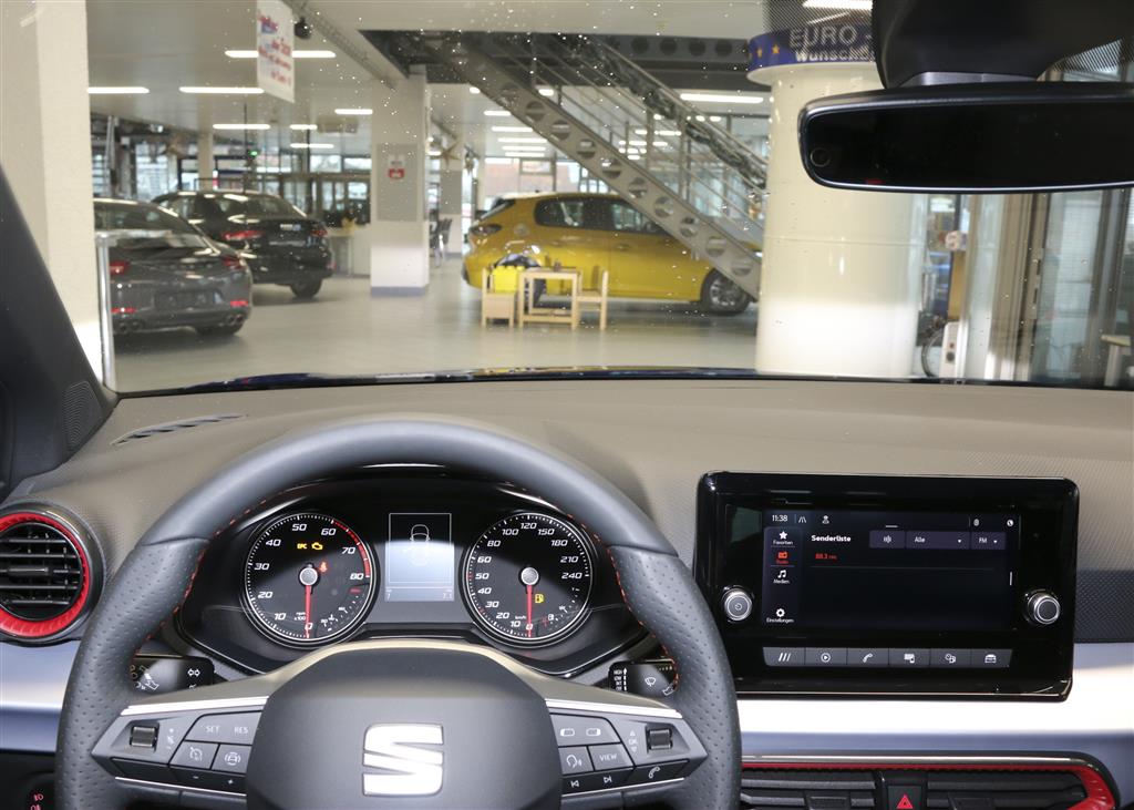 Seat Arona  bei Hoffmann Automobile in Wolfsburg kaufen und sofort mitnehmen - Bild 9