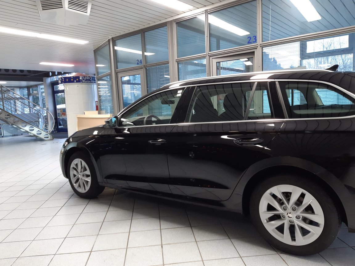 Skoda Octavia Combi  bei Hoffmann Automobile in Wolfsburg kaufen und sofort mitnehmen - Bild 13