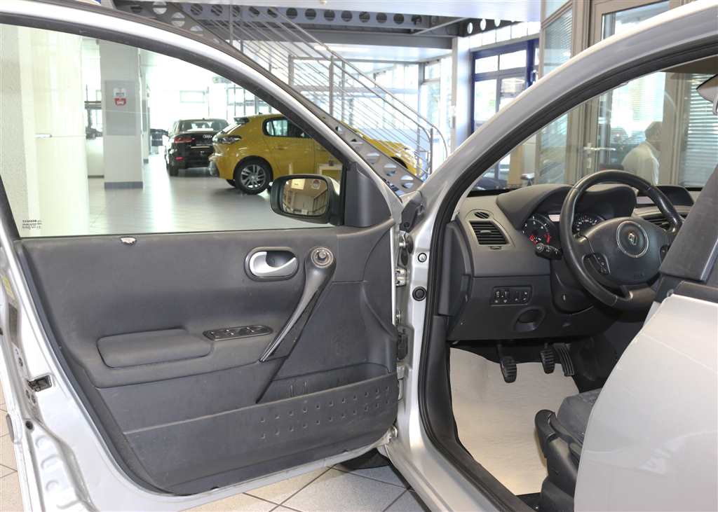 Renault Megane Grandtour  bei Hoffmann Automobile in Wolfsburg kaufen und sofort mitnehmen - Bild 11
