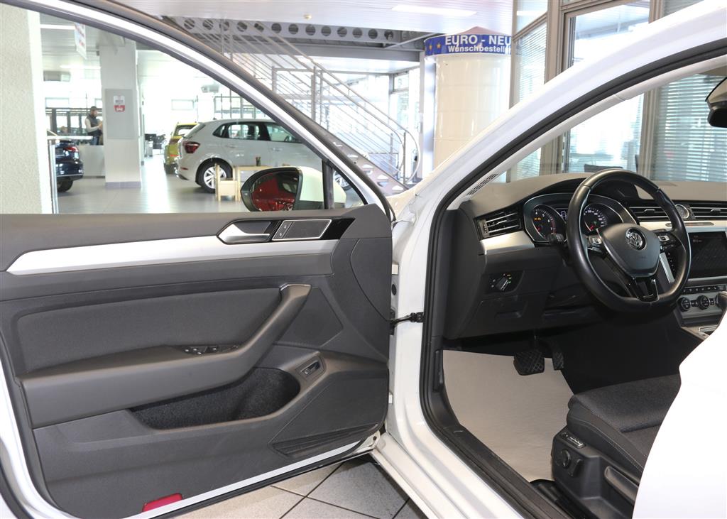 VW Passat Variant  bei Hoffmann Automobile in Wolfsburg kaufen und sofort mitnehmen - Bild 14