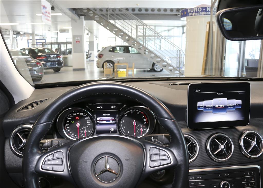 Mercedes-Benz GLA 200  bei Hoffmann Automobile in Wolfsburg kaufen und sofort mitnehmen - Bild 8