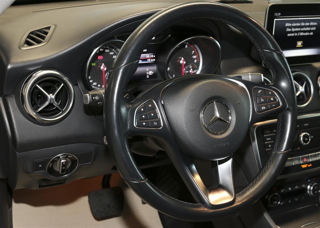 Mercedes-Benz GLA 200  bei Hoffmann Automobile in Wolfsburg kaufen und sofort mitnehmen - Bild 9