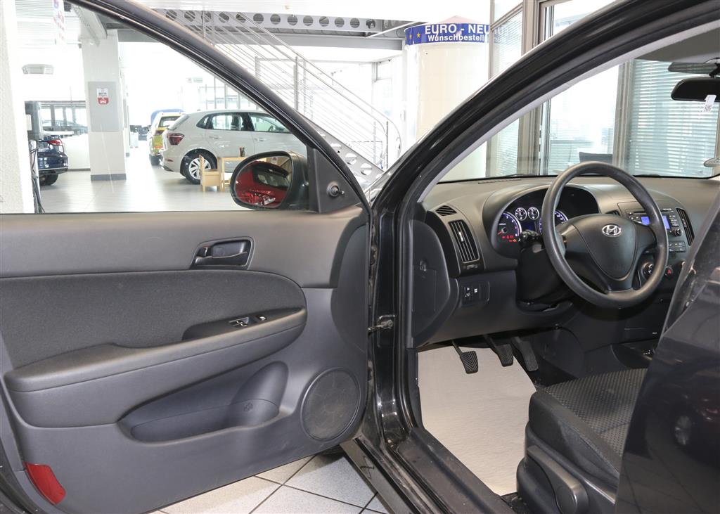 Hyundai i30 Kombi  bei Hoffmann Automobile in Wolfsburg kaufen und sofort mitnehmen - Bild 12