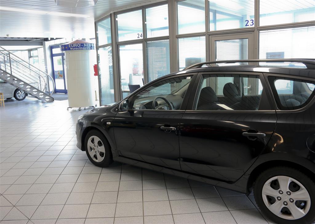Hyundai i30 Kombi  bei Hoffmann Automobile in Wolfsburg kaufen und sofort mitnehmen - Bild 13