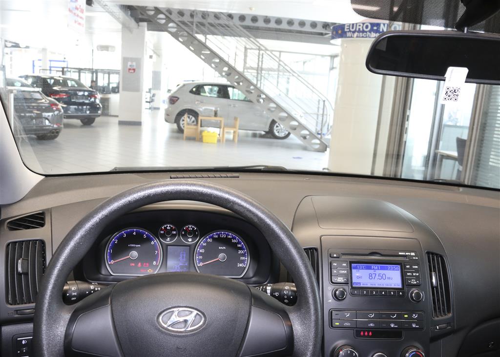 Hyundai i30 Kombi  bei Hoffmann Automobile in Wolfsburg kaufen und sofort mitnehmen - Bild 9