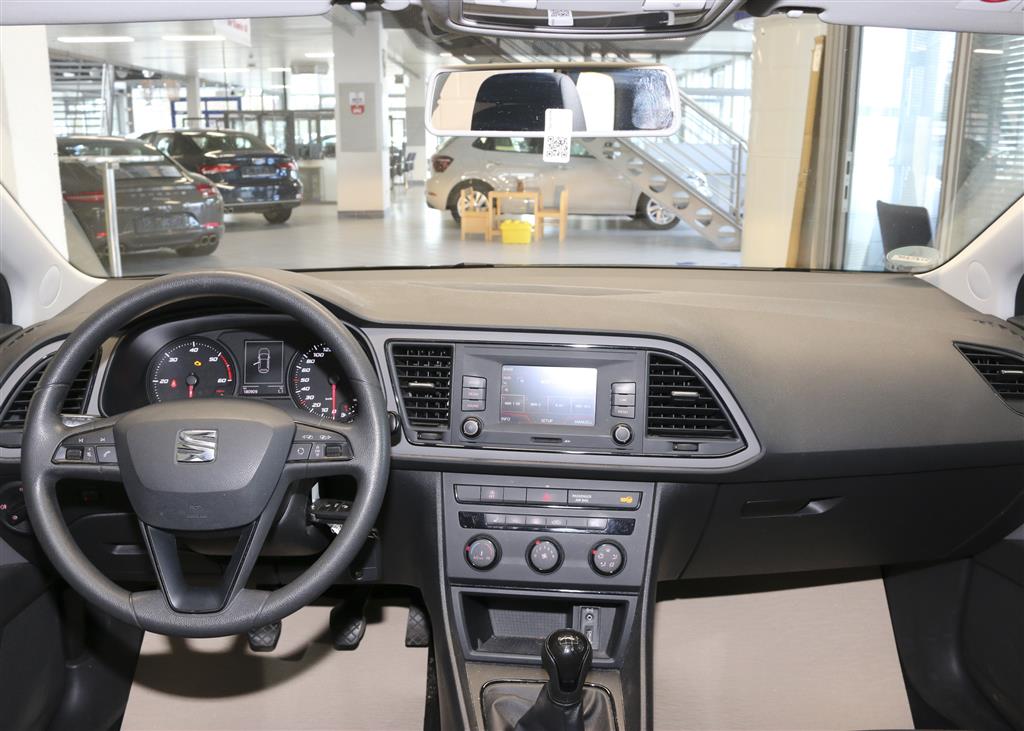 Seat Leon Sportstourer  ST  bei Hoffmann Automobile in Wolfsburg kaufen und sofort mitnehmen - Bild 5