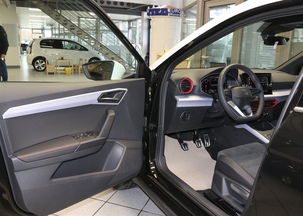 Seat Arona  bei Hoffmann Automobile in Wolfsburg kaufen und sofort mitnehmen - Bild 12