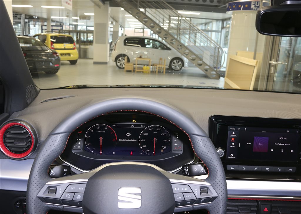 Seat Arona  bei Hoffmann Automobile in Wolfsburg kaufen und sofort mitnehmen - Bild 9