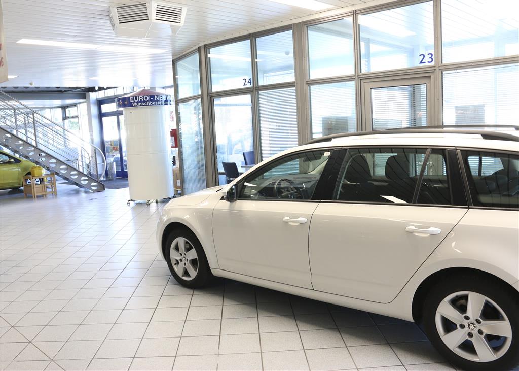 Skoda Octavia Combi  bei Hoffmann Automobile in Wolfsburg kaufen und sofort mitnehmen - Bild 14