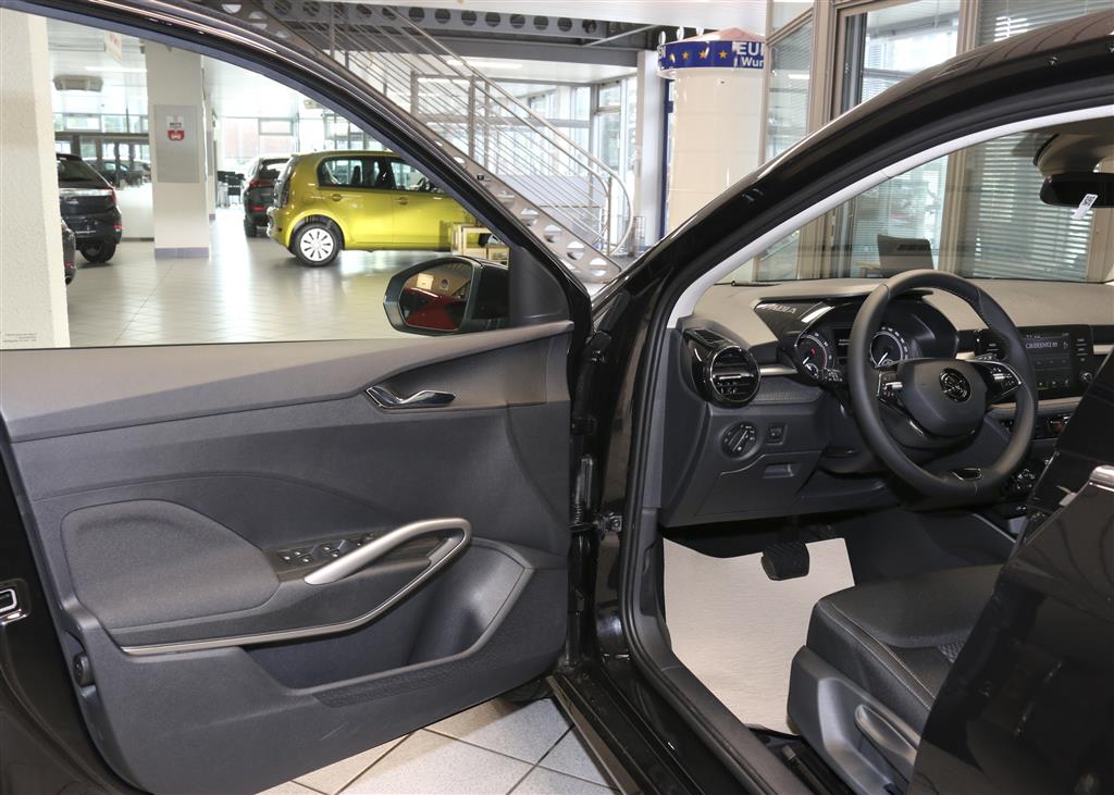 Skoda Fabia  bei Hoffmann Automobile in Wolfsburg kaufen und sofort mitnehmen - Bild 12