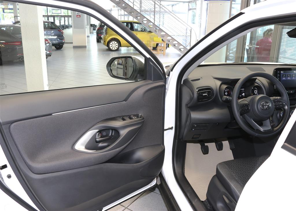 Toyota Yaris Cross  bei Hoffmann Automobile in Wolfsburg kaufen und sofort mitnehmen - Bild 12