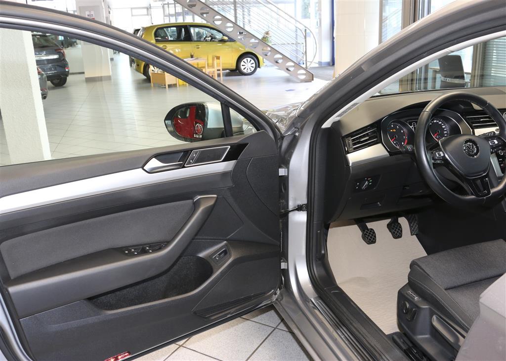 VW Passat Variant  bei Hoffmann Automobile in Wolfsburg kaufen und sofort mitnehmen - Bild 12