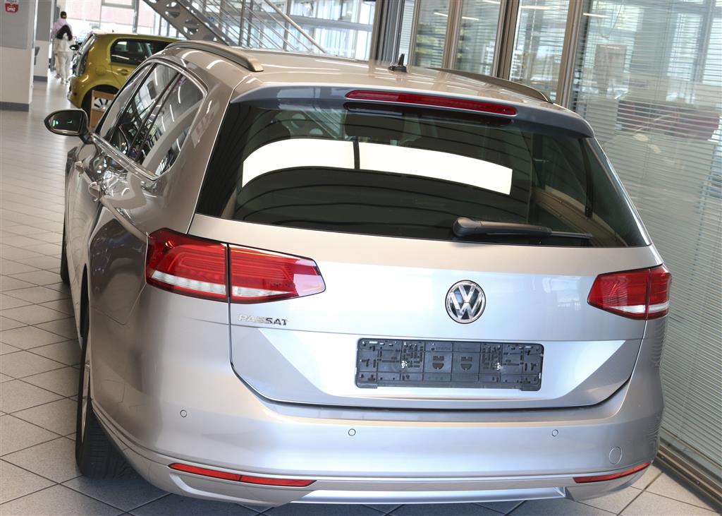VW Passat Variant  bei Hoffmann Automobile in Wolfsburg kaufen und sofort mitnehmen - Bild 3