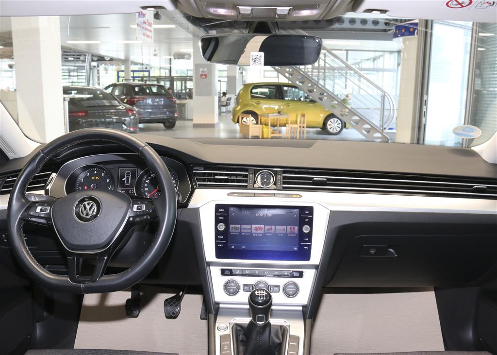 VW Passat Variant  bei Hoffmann Automobile in Wolfsburg kaufen und sofort mitnehmen - Bild 5