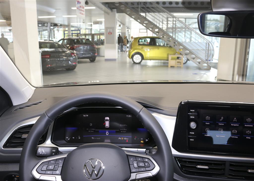 VW T-Roc  bei Hoffmann Automobile in Wolfsburg kaufen und sofort mitnehmen - Bild 9