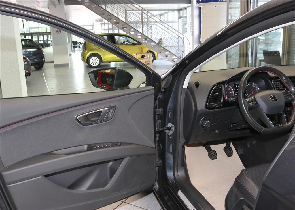 Seat Leon Sportstourer  ST  bei Hoffmann Automobile in Wolfsburg kaufen und sofort mitnehmen - Bild 13