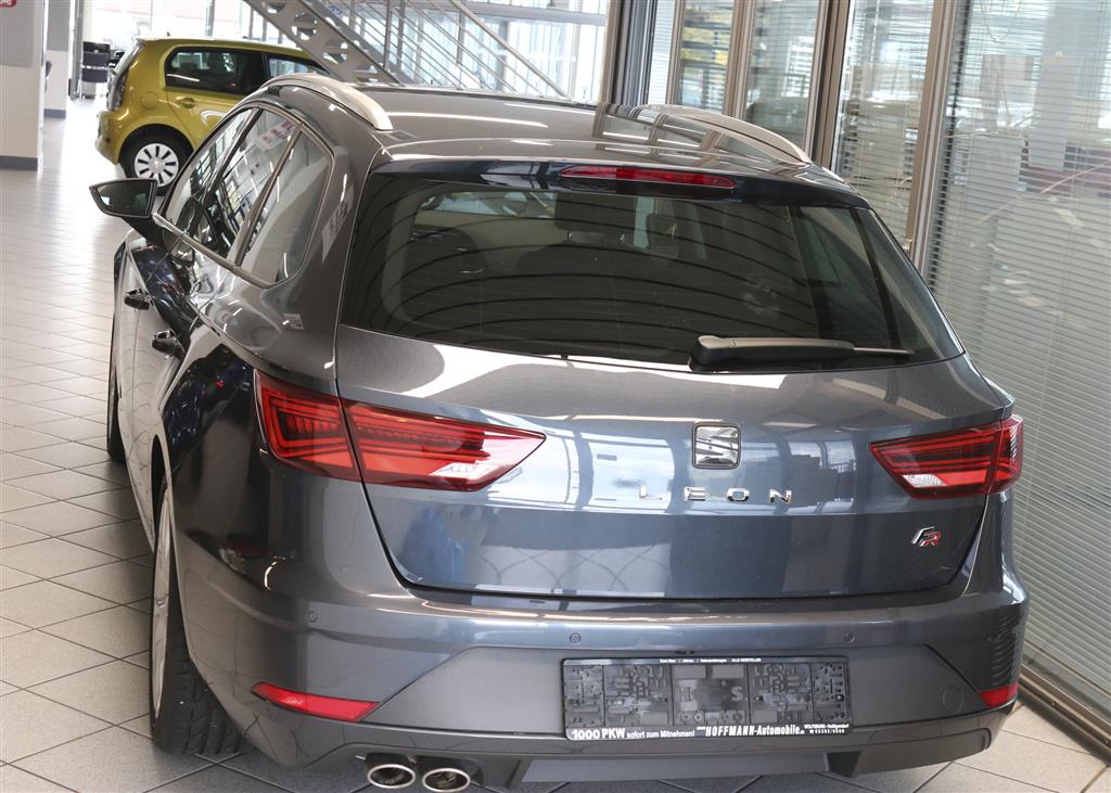 Seat Leon Sportstourer  ST  bei Hoffmann Automobile in Wolfsburg kaufen und sofort mitnehmen - Bild 4