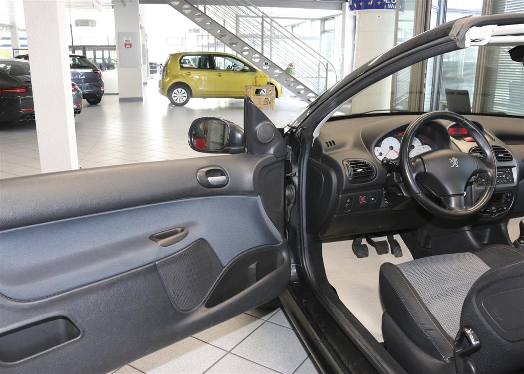 Peugeot 206 CC  bei Hoffmann Automobile in Wolfsburg kaufen und sofort mitnehmen - Bild 11