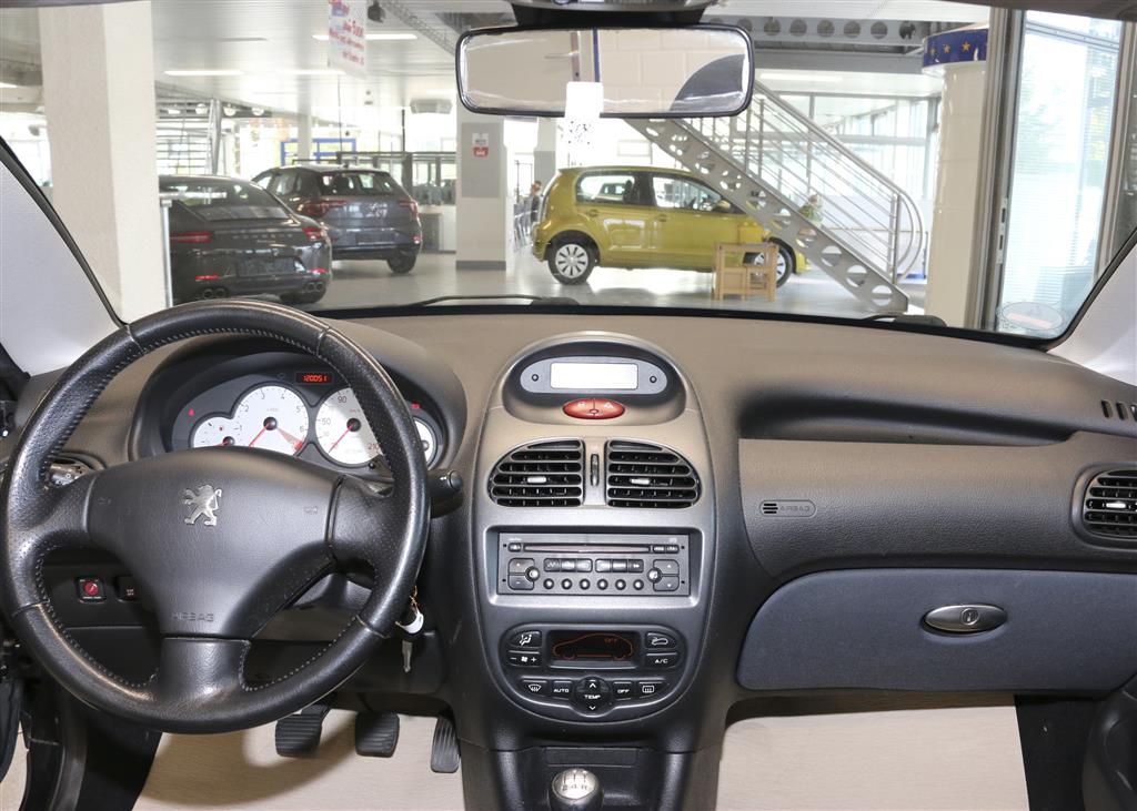 Peugeot 206 CC  bei Hoffmann Automobile in Wolfsburg kaufen und sofort mitnehmen - Bild 6