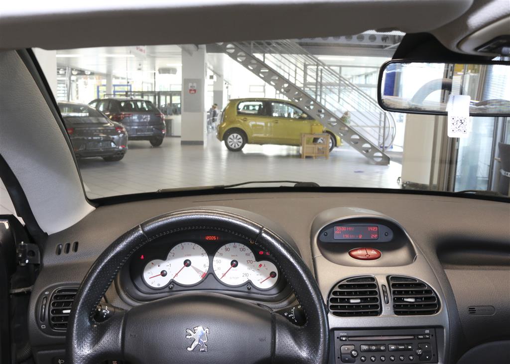 Peugeot 206 CC  bei Hoffmann Automobile in Wolfsburg kaufen und sofort mitnehmen - Bild 8