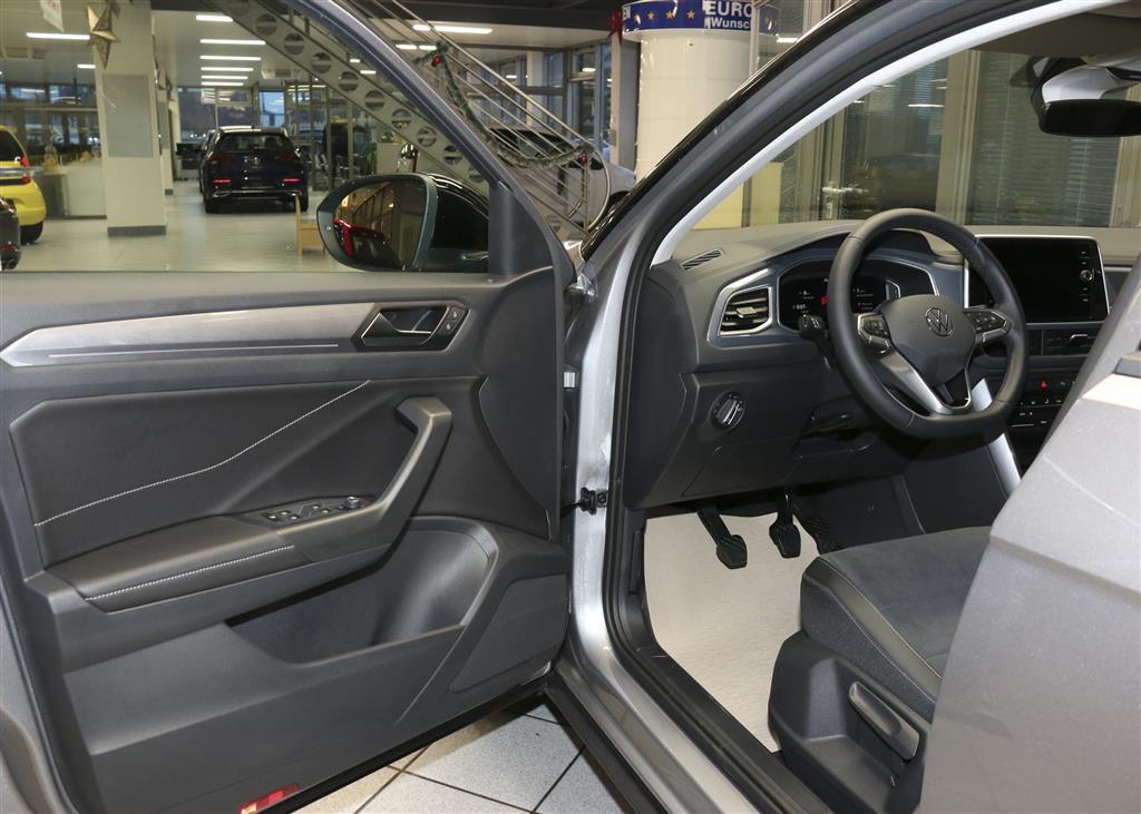 VW T-Roc  bei Hoffmann Automobile in Wolfsburg kaufen und sofort mitnehmen - Bild 12
