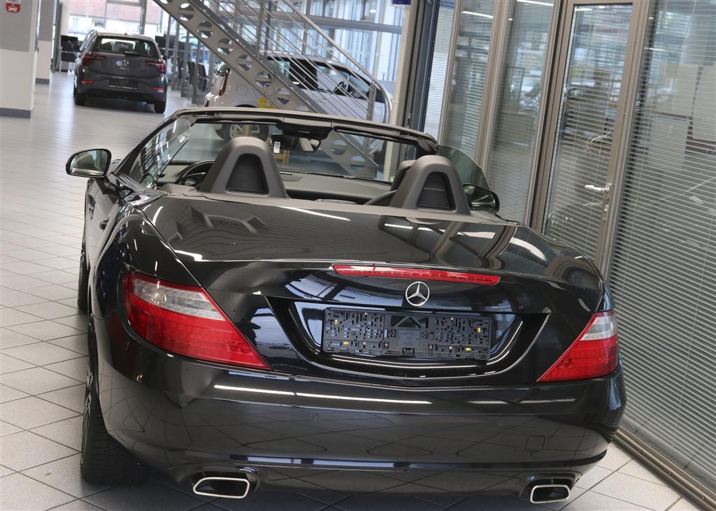 Mercedes-Benz SLK  bei Hoffmann Automobile in Wolfsburg kaufen und sofort mitnehmen - Bild 4