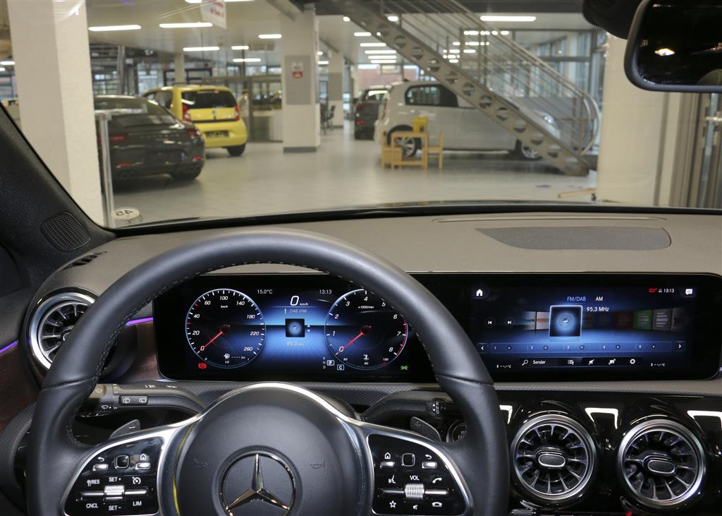 Mercedes-Benz A 180  bei Hoffmann Automobile in Wolfsburg kaufen und sofort mitnehmen - Bild 14