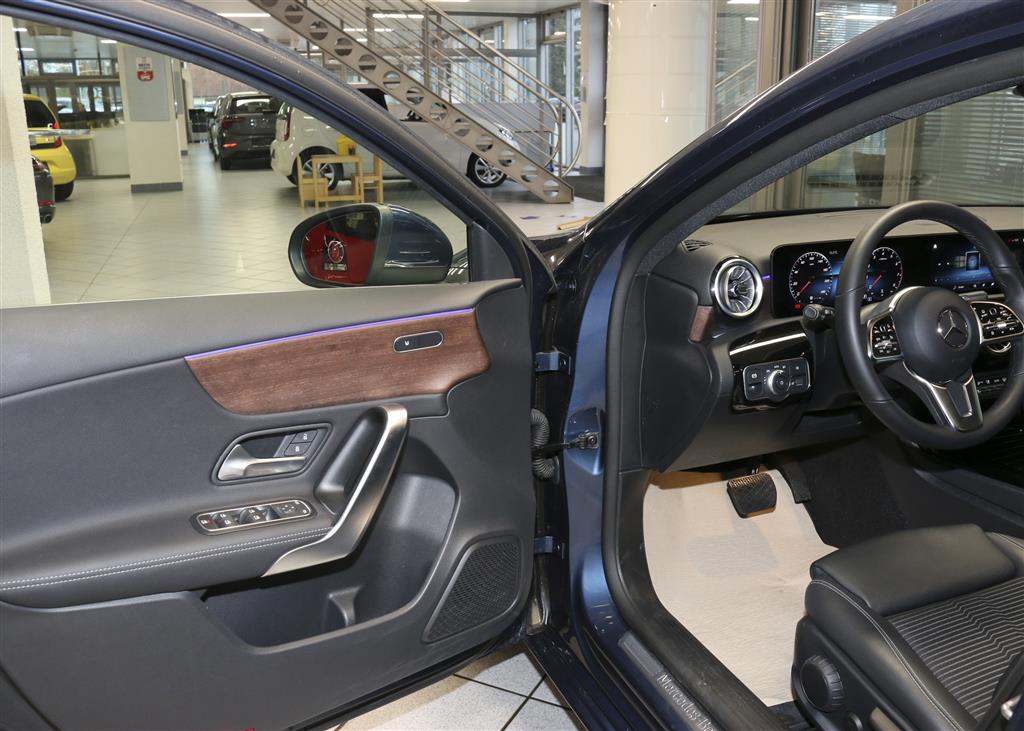 Mercedes-Benz A 180  bei Hoffmann Automobile in Wolfsburg kaufen und sofort mitnehmen - Bild 17