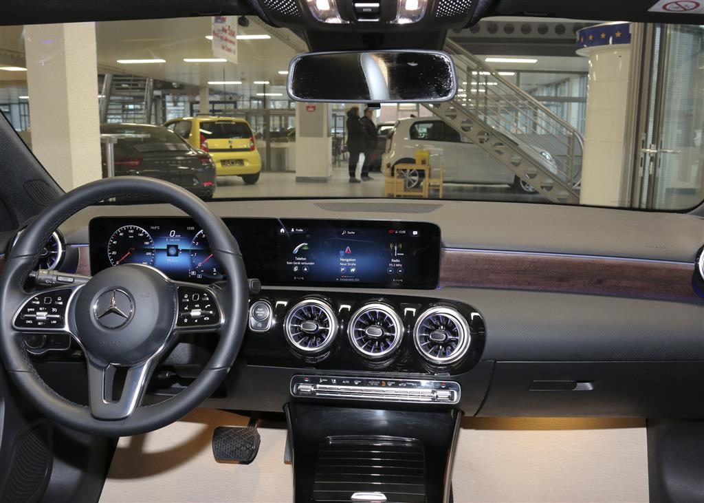 Mercedes-Benz A 180  bei Hoffmann Automobile in Wolfsburg kaufen und sofort mitnehmen - Bild 6