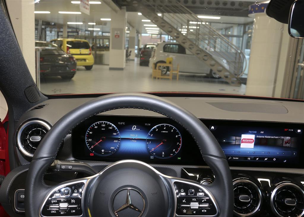 Mercedes-Benz A 180  bei Hoffmann Automobile in Wolfsburg kaufen und sofort mitnehmen - Bild 12