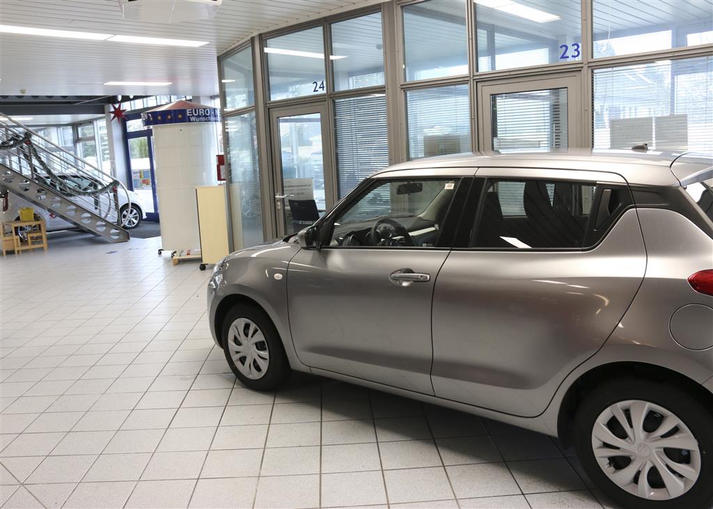 Suzuki Swift  bei Hoffmann Automobile in Wolfsburg kaufen und sofort mitnehmen - Bild 12