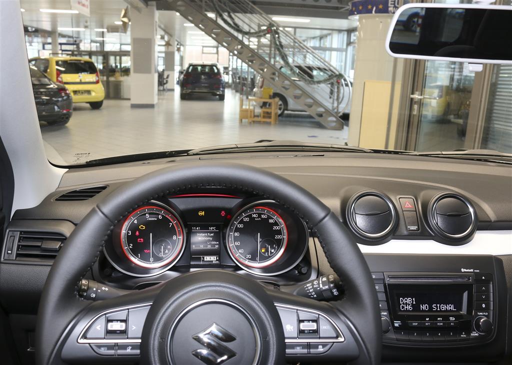 Suzuki Swift  bei Hoffmann Automobile in Wolfsburg kaufen und sofort mitnehmen - Bild 8