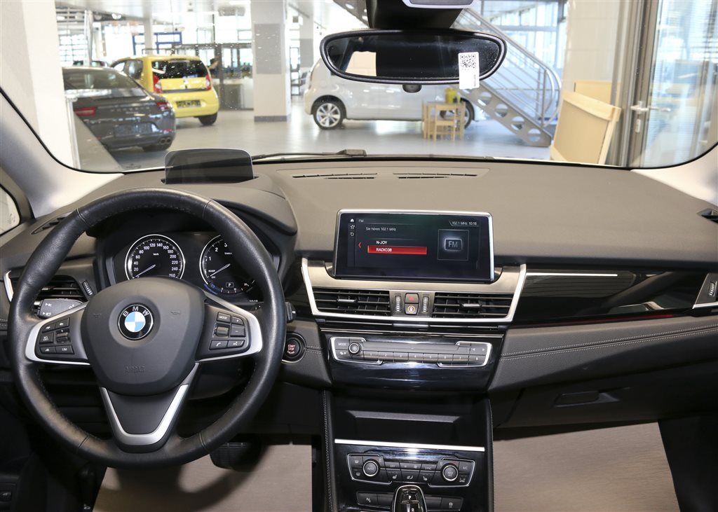 BMW 218 Active Tourer  bei Hoffmann Automobile in Wolfsburg kaufen und sofort mitnehmen - Bild 8