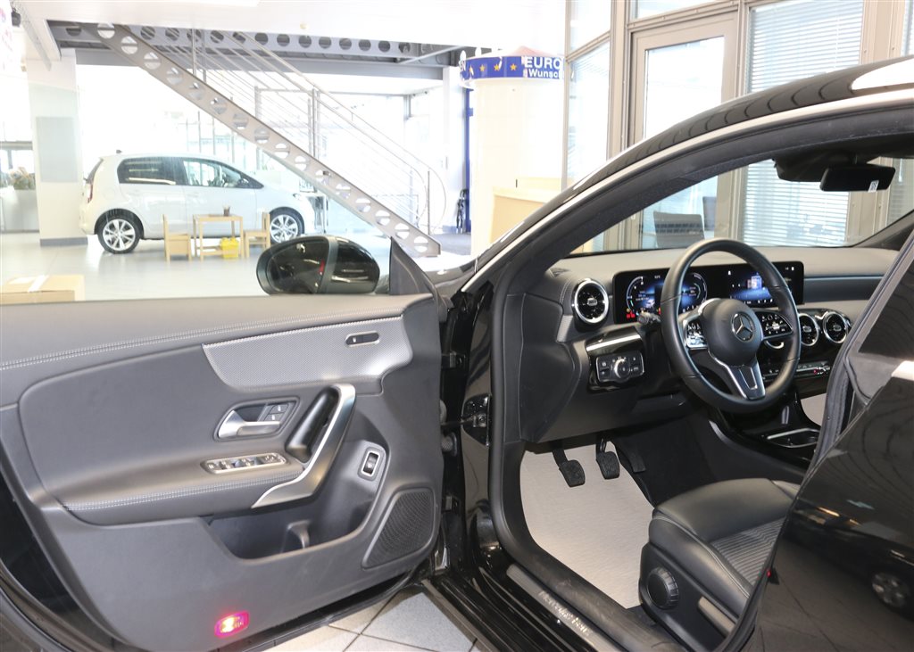 Mercedes-Benz CLA 180 Shooting Brake  bei Hoffmann Automobile in Wolfsburg kaufen und sofort mitnehmen - Bild 15