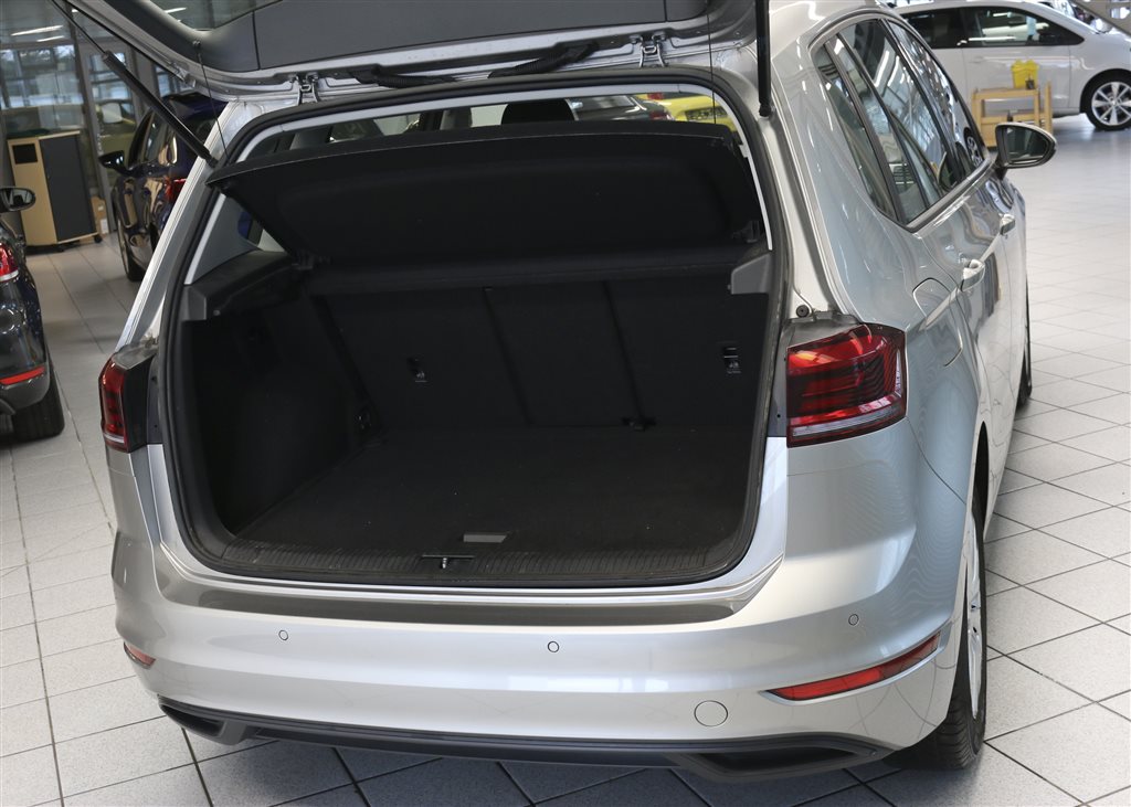 VW Golf Sportsvan  bei Hoffmann Automobile in Wolfsburg kaufen und sofort mitnehmen - Bild 2