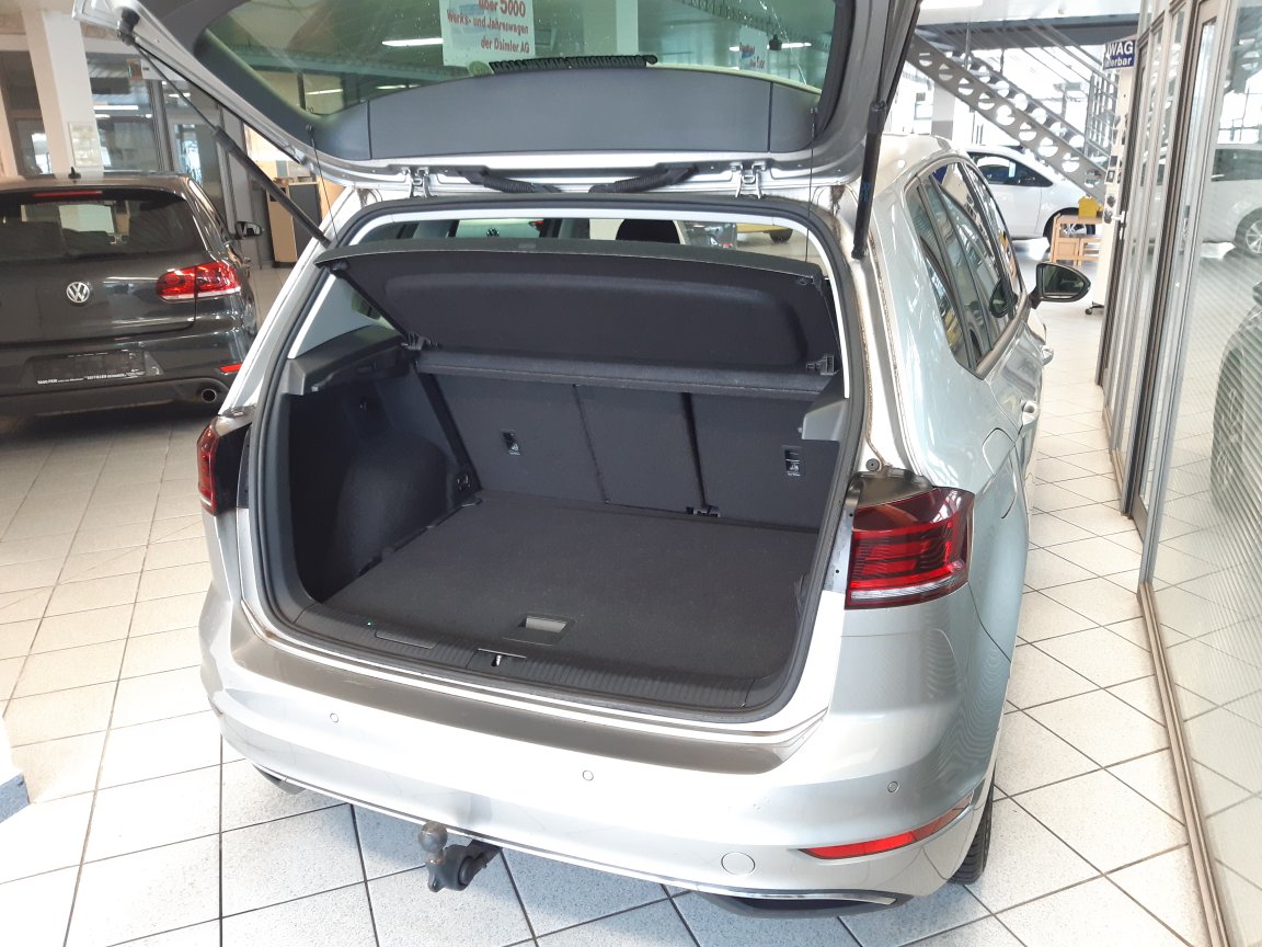 VW Golf Sportsvan  bei Hoffmann Automobile in Wolfsburg kaufen und sofort mitnehmen - Bild 2