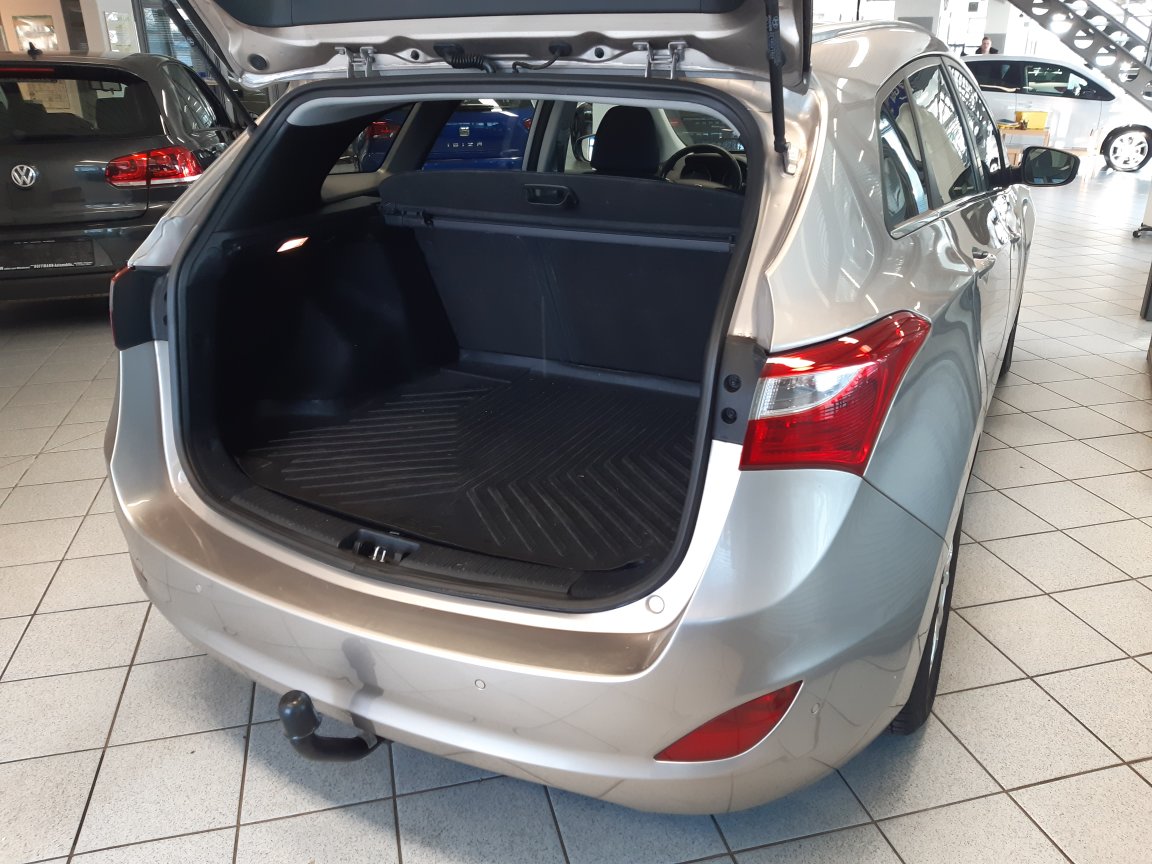 Hyundai i30 Kombi  bei Hoffmann Automobile in Wolfsburg kaufen und sofort mitnehmen - Bild 2