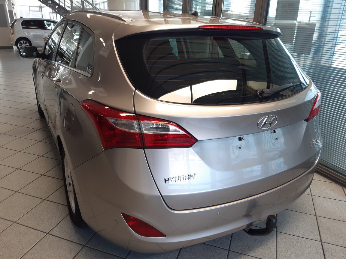 Hyundai i30 Kombi  bei Hoffmann Automobile in Wolfsburg kaufen und sofort mitnehmen - Bild 4