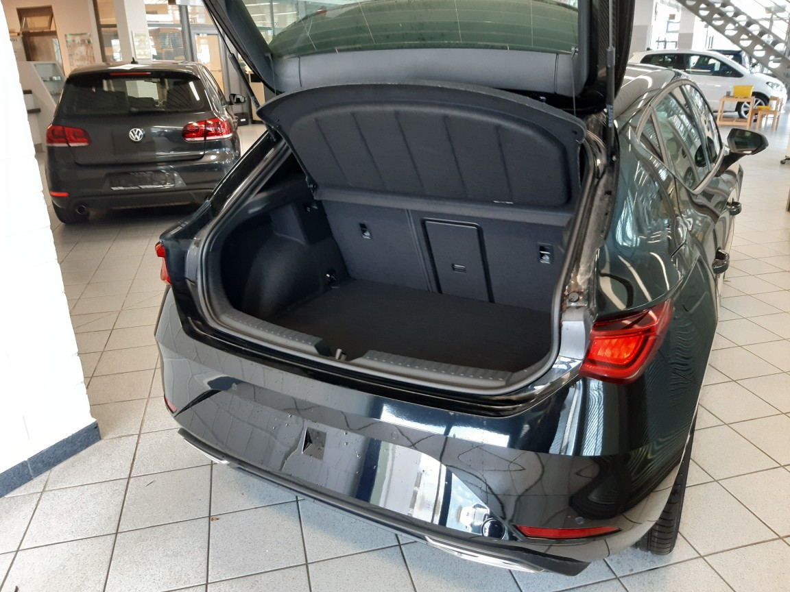 Seat Leon  bei Hoffmann Automobile in Wolfsburg kaufen und sofort mitnehmen - Bild 2