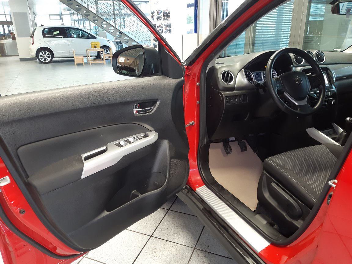 Suzuki Vitara  bei Hoffmann Automobile in Wolfsburg kaufen und sofort mitnehmen - Bild 15